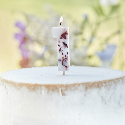 Verjaardagskaars taart cijfer 1 met rozenblaadjes